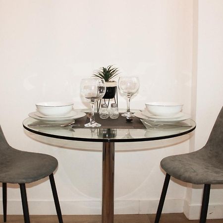 Modern Luxury Serviced Duplex Apartments By Repose- 150 Metro Court, ווסט ברומוויץ' מראה חיצוני תמונה