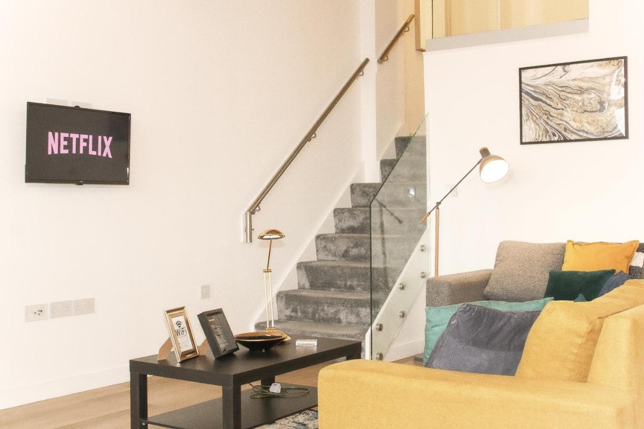 Modern Luxury Serviced Duplex Apartments By Repose- 150 Metro Court, ווסט ברומוויץ' מראה חיצוני תמונה