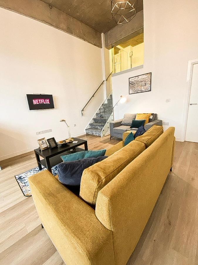 Modern Luxury Serviced Duplex Apartments By Repose- 150 Metro Court, ווסט ברומוויץ' מראה חיצוני תמונה
