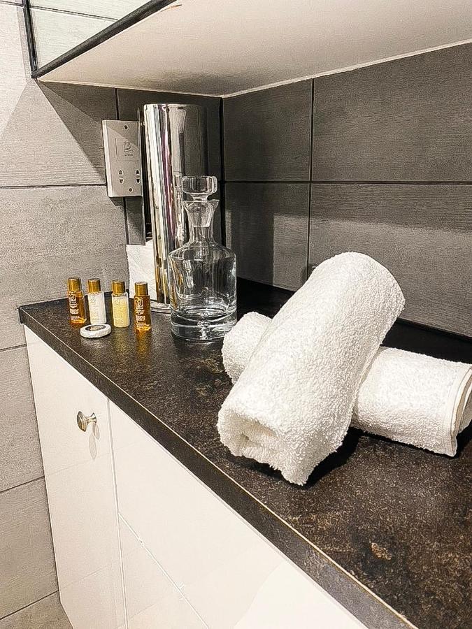 Modern Luxury Serviced Duplex Apartments By Repose- 150 Metro Court, ווסט ברומוויץ' מראה חיצוני תמונה