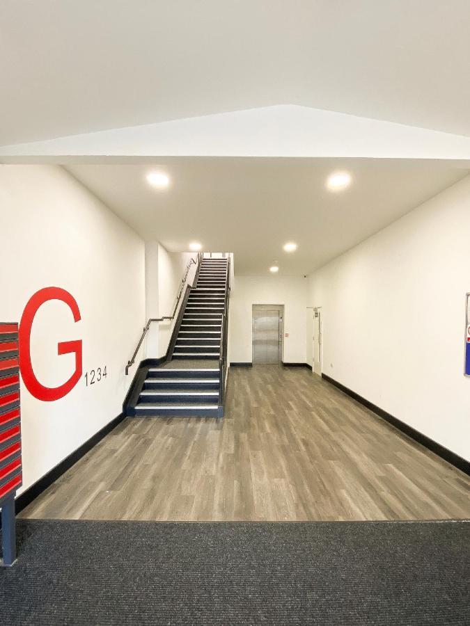 Modern Luxury Serviced Duplex Apartments By Repose- 150 Metro Court, ווסט ברומוויץ' מראה חיצוני תמונה